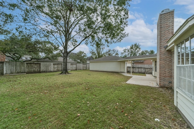 view of yard featuring a patio