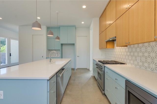 kitchen with sink, backsplash, pendant lighting, a center island with sink, and appliances with stainless steel finishes