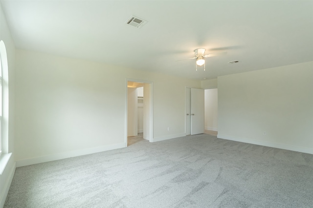 carpeted empty room featuring ceiling fan