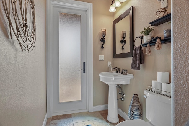 729 Pegasus Ln, League City, TX 77573 - half bath with toilet and baseboards