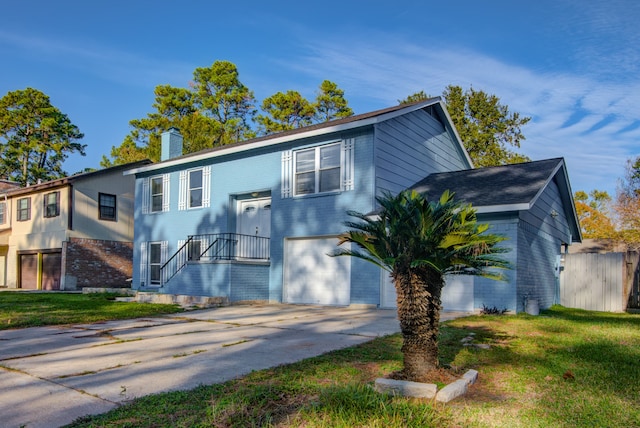 split foyer home featuring a front yard