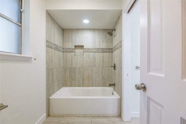 bathroom with tiled shower / bath combo