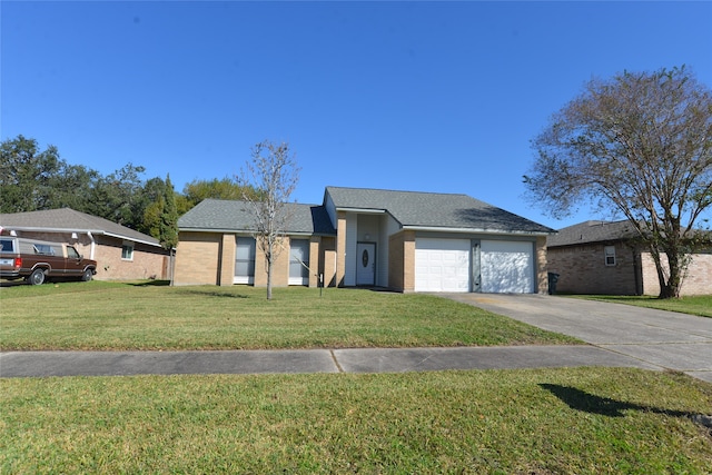 view of front of house featuring a front lawn and a garage