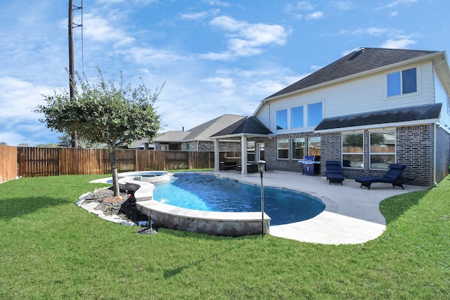 view of pool featuring a patio area, an in ground hot tub, a yard, and a grill