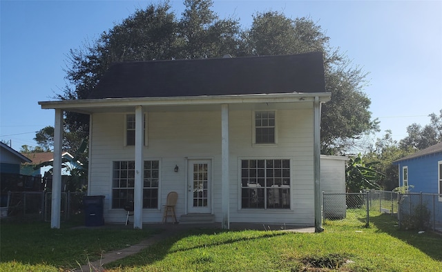 view of front facade with a front lawn