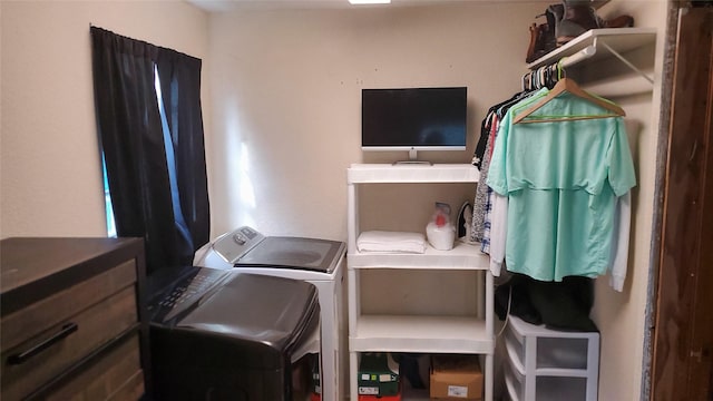809 8th Ave N, Texas City, TX 77590 - washroom with washer and clothes dryer