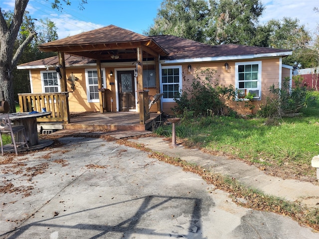 view of front of property