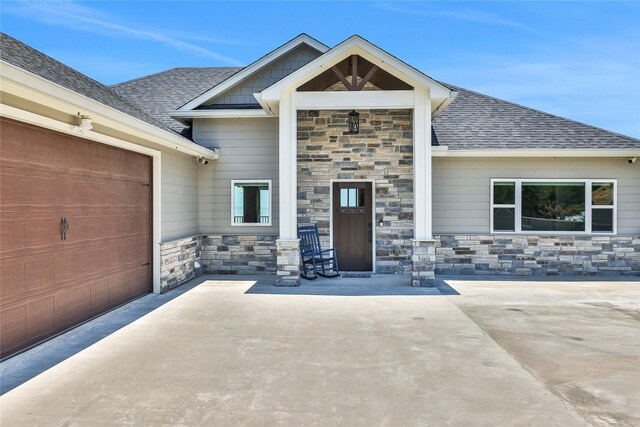 view of front of property featuring a garage