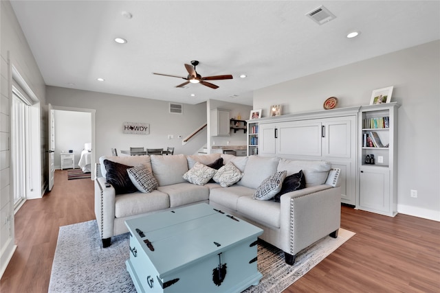 living room featuring light hardwood / wood-style floors and ceiling fan