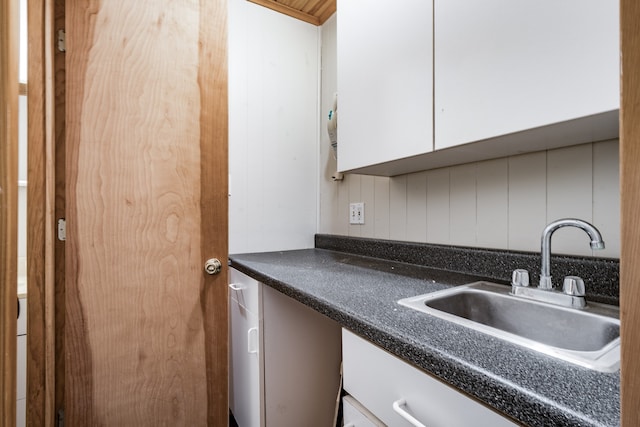 kitchen featuring white cabinets, tasteful backsplash, and sink