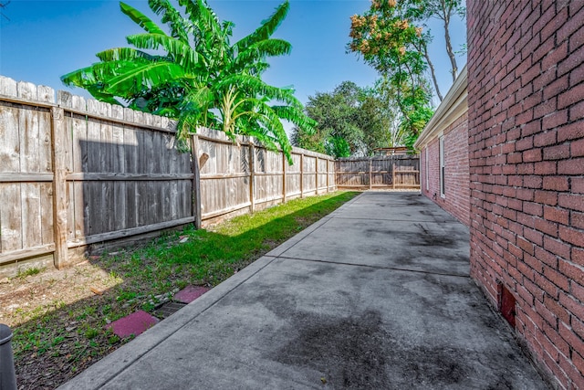 view of yard with a patio area