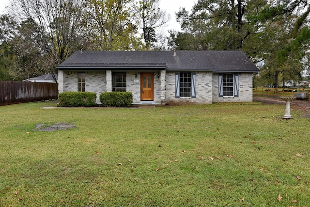 ranch-style house featuring a front lawn