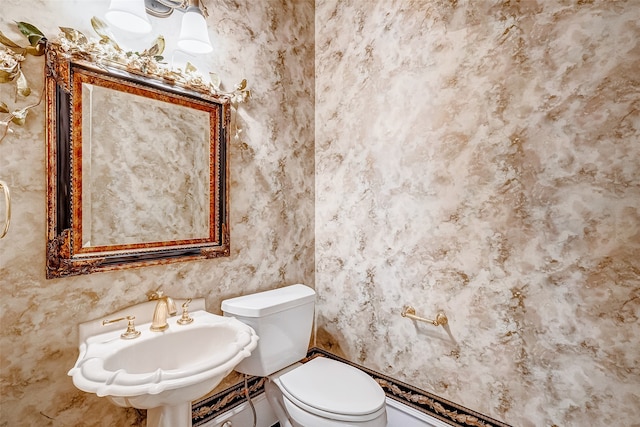 bathroom featuring sink and toilet