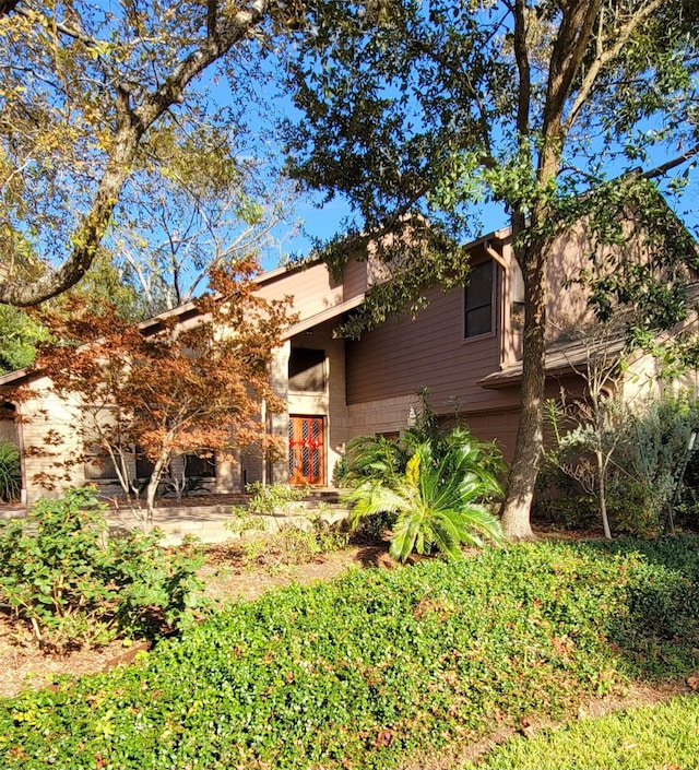 view of front of property