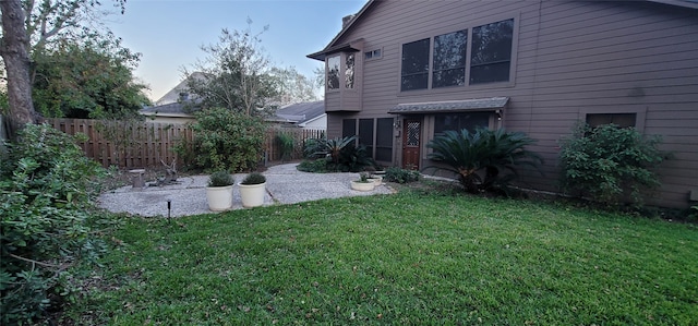 view of yard featuring a patio area