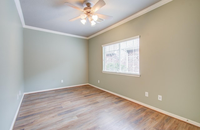 unfurnished room with light wood-type flooring, ceiling fan, and crown molding