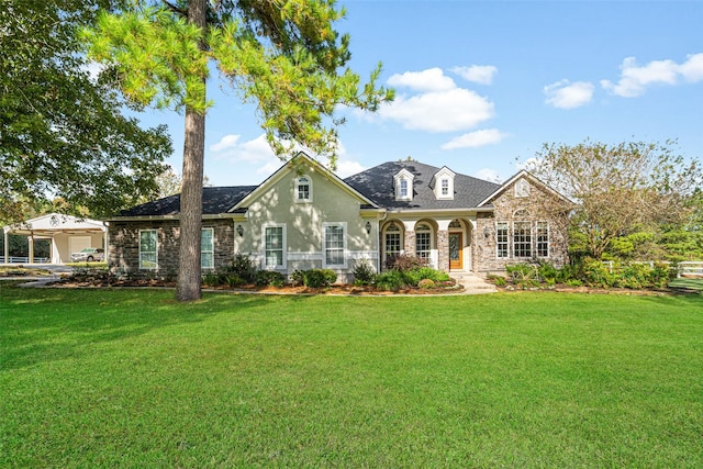 view of front of house featuring a front lawn