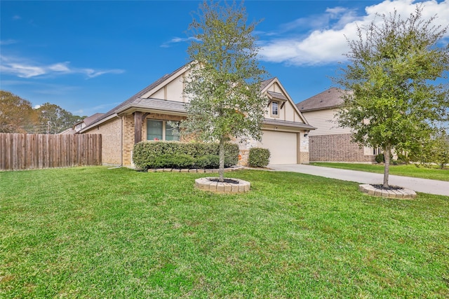 view of front of house featuring a front lawn