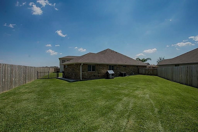 back of house featuring a lawn