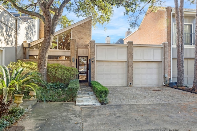 view of front facade featuring a garage