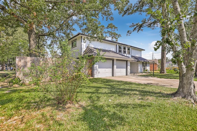 view of front of property featuring a garage and a front yard