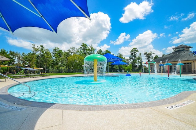 view of pool with pool water feature