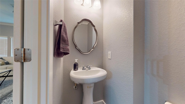 bathroom featuring a textured wall