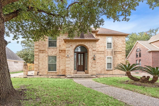 view of front facade with a front lawn