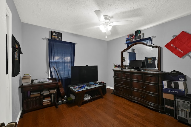 bedroom with ceiling fan, dark wood-type flooring, and a textured ceiling