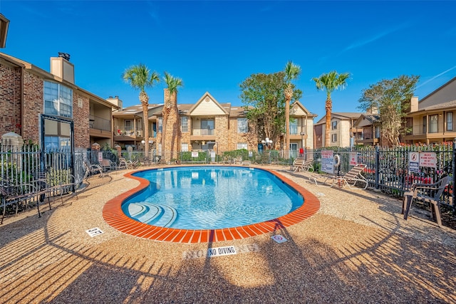 view of swimming pool