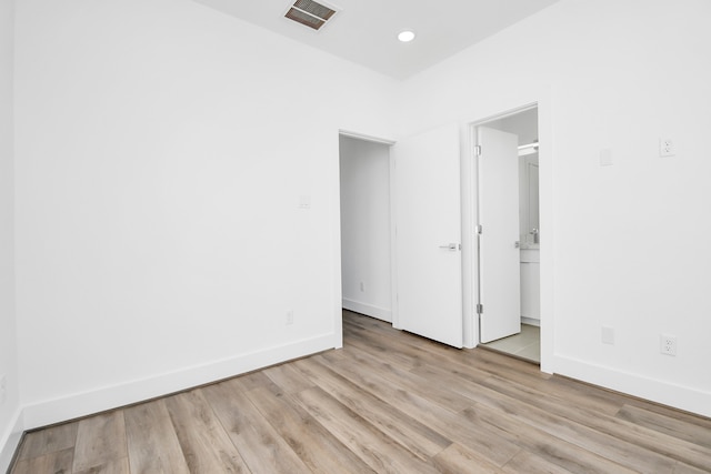 unfurnished room with light hardwood / wood-style flooring