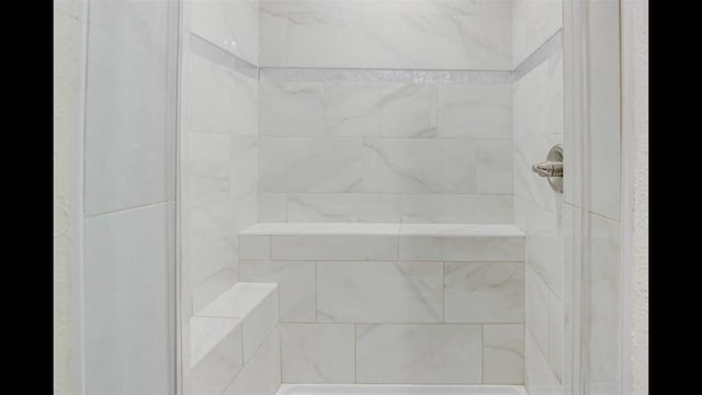 bathroom featuring tiled shower