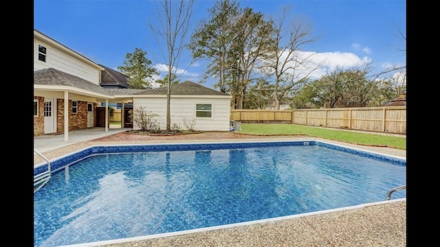 view of swimming pool featuring a patio