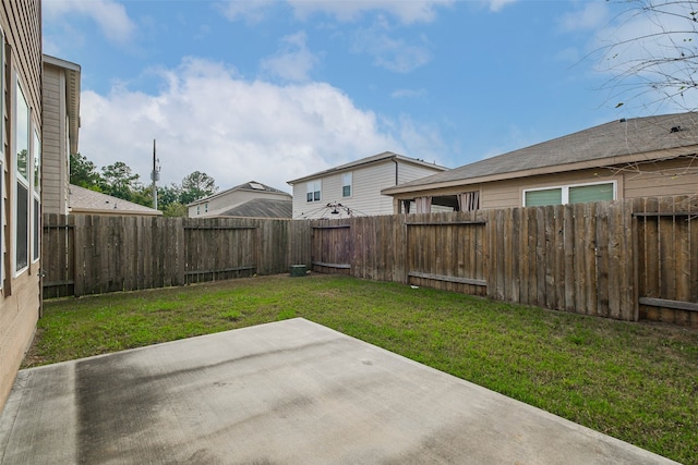 view of yard featuring a patio