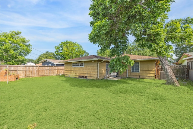 back of house featuring a yard