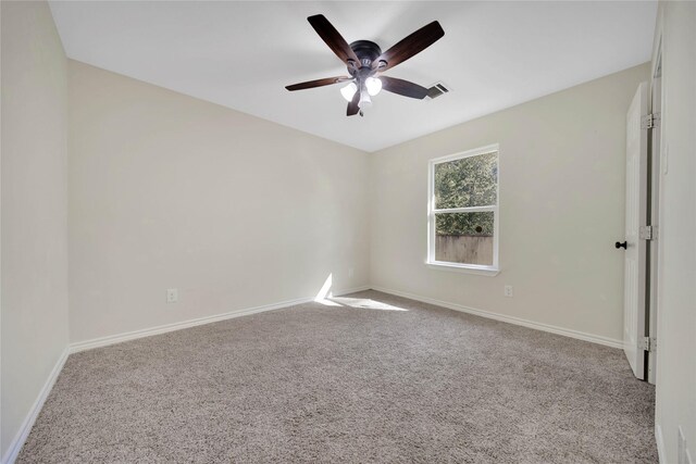 carpeted empty room featuring ceiling fan