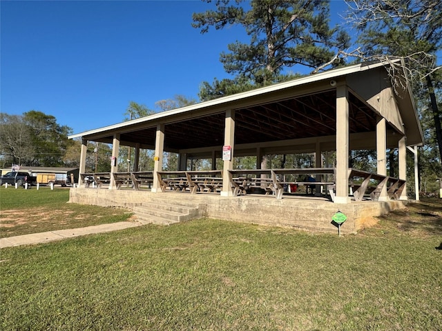 12466 Royal Lake Dr, Conroe, TX 77303 - view of home's community featuring a lawn
