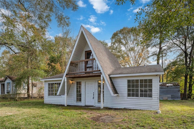 view of front facade with a front lawn and roof with shingles