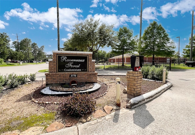 view of community / neighborhood sign