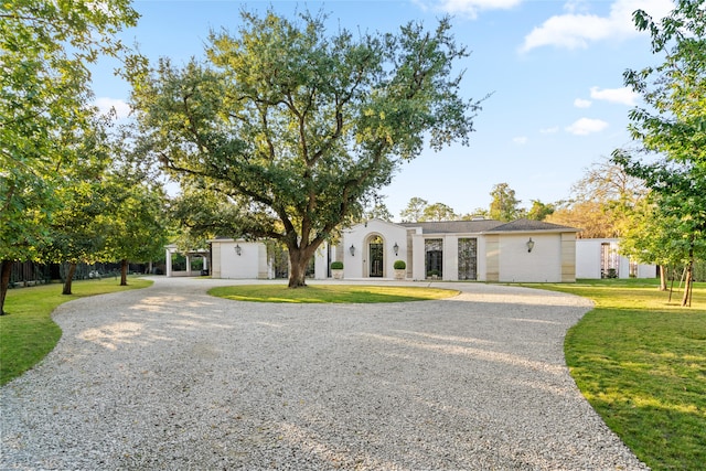 view of front facade with a front yard