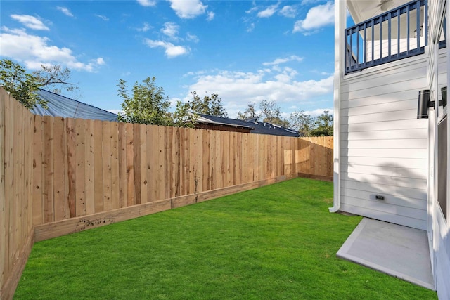 view of yard featuring a fenced backyard