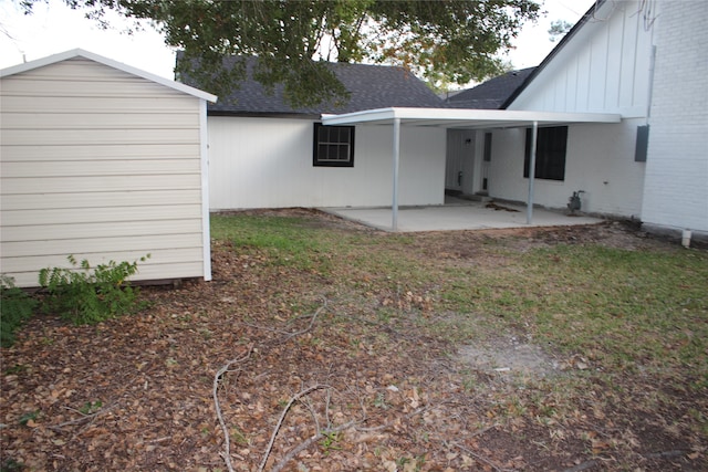 view of yard with a patio area