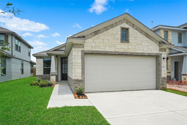 view of front facade featuring a garage and a front lawn