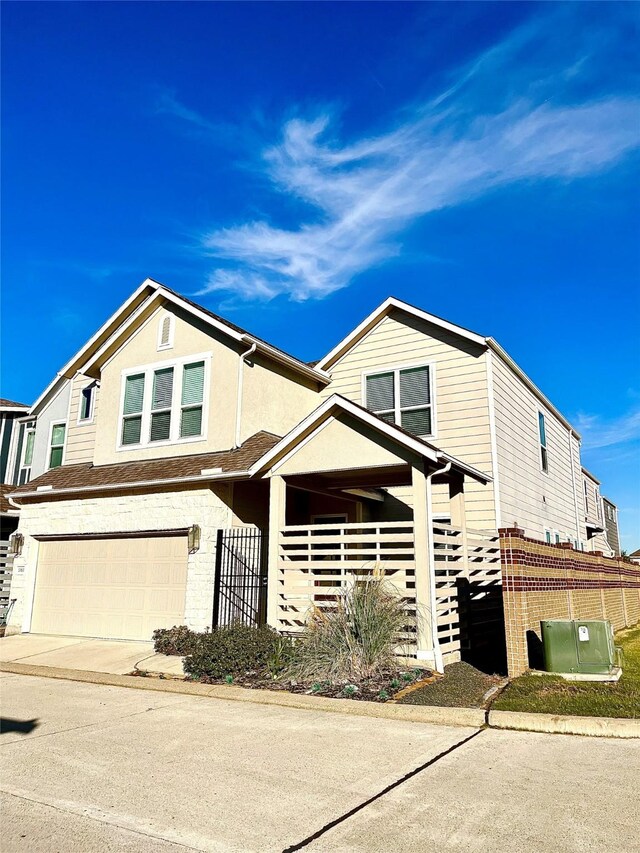 view of front facade featuring a garage