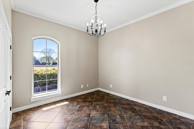 spare room with crown molding and a notable chandelier