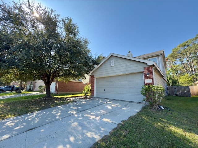 view of front of property featuring a front yard