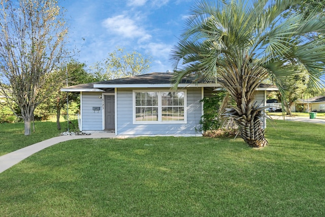 ranch-style home with a front lawn