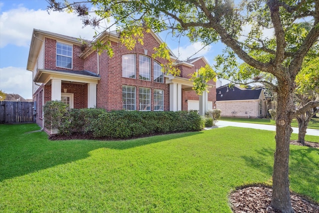 view of front of home featuring a front yard