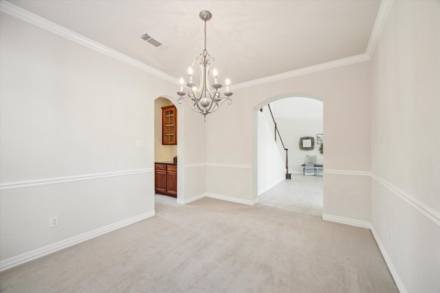 unfurnished room with crown molding, light carpet, and an inviting chandelier