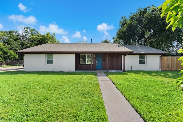 ranch-style house featuring a front lawn